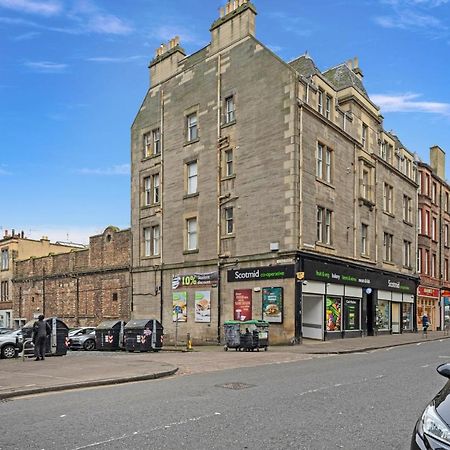 Central And Modern Apartment With A Garden Edinburgh Exterior photo